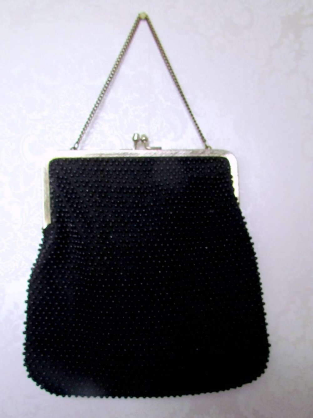 BLACK BEADED VINTAGE PURSE, 1950s -60s HANDLED BAG, CLICK SHUT, CHAIN HANDLE